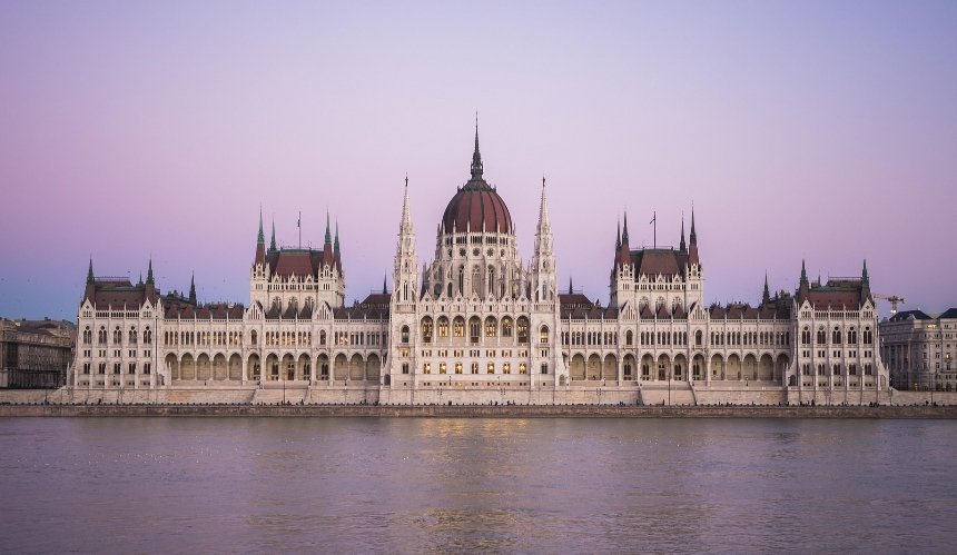 МЗС України рекомендує громадянам утриматися від поїздок до Угорщини: причини