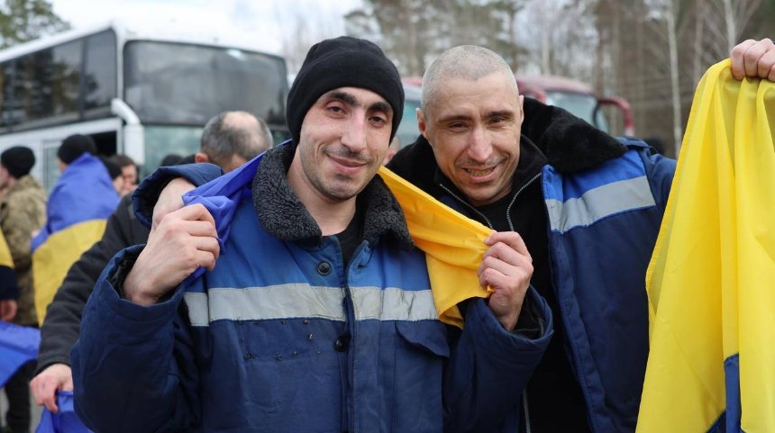 З полону додому повернулися 300 українських воїнів та двоє цивільних