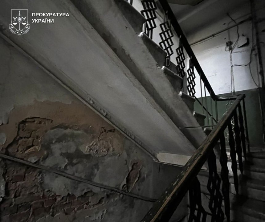Прокуратура вимагає відремонтувати будинок офіцерів на Солом’янці
