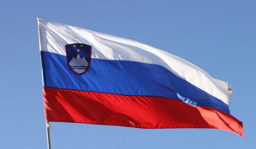 Співзасновник Monobank поширив фото клієнтки через "російський" прапор: деталі скандалу