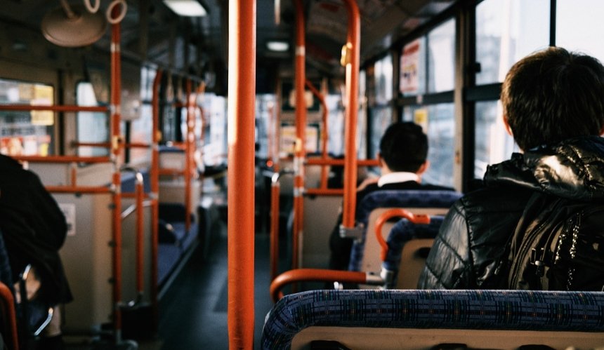 Через аварію на Голосіївському проспекті змінили рух тролейбусів та автобусів: які маршрути