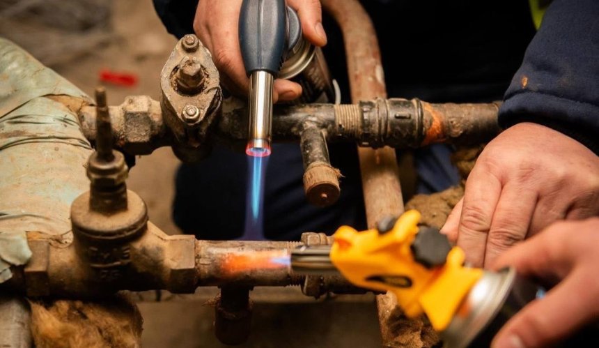 Залізничники цієї зими допомогли повернути тепло у 750 будинків Києва: як це було