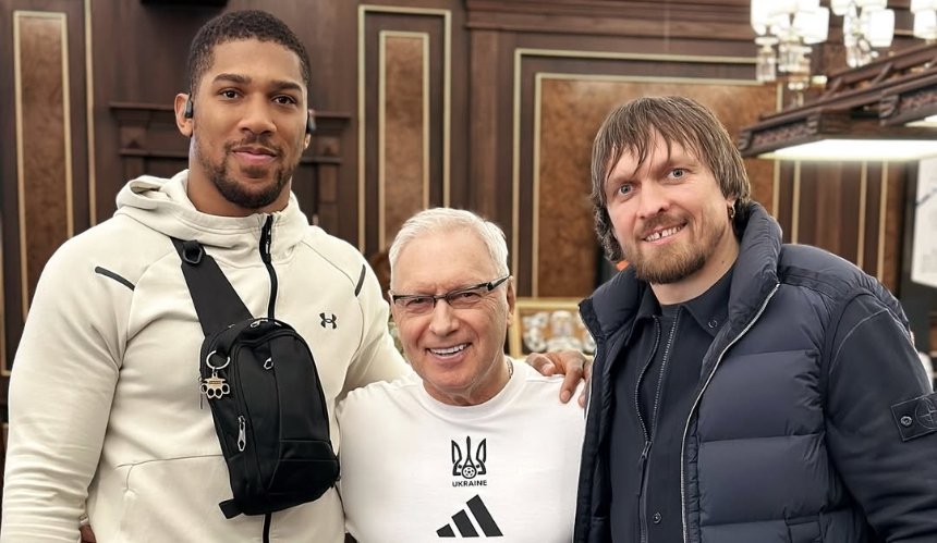 Олександр Усик провів екскурсію Києвом для Ентоні Джошуа: відео