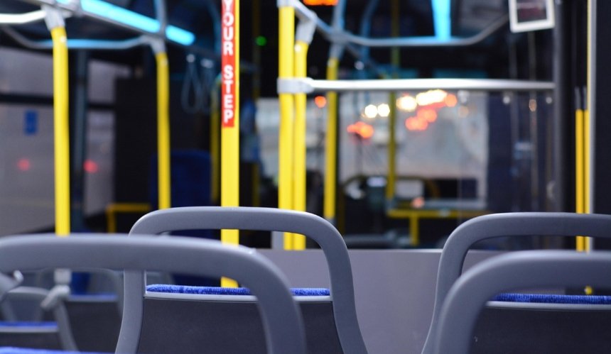 У Києві на вихідних змінять рух декількох автобусів: перелік маршрутів