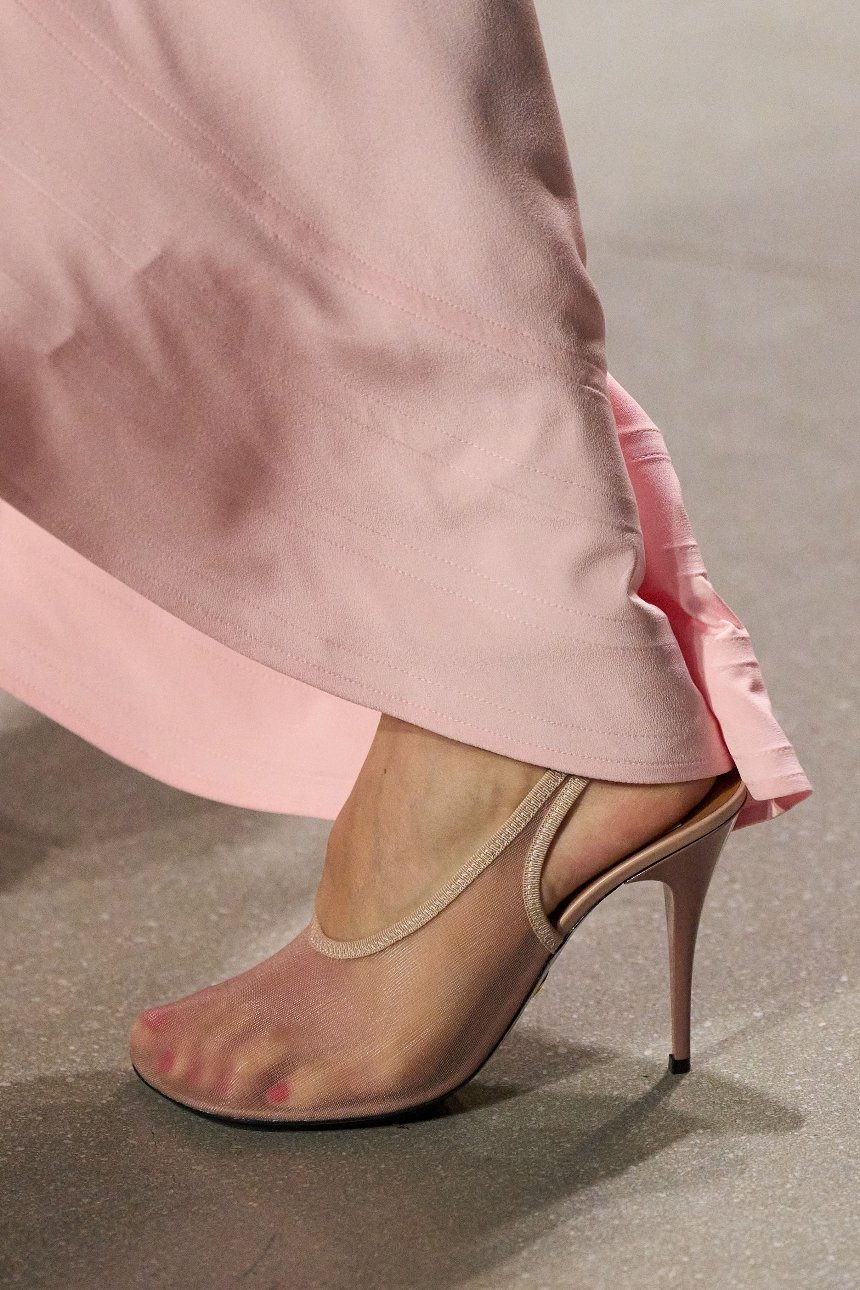 Трендове взуття для чоловіків та жінок весни 2026 року