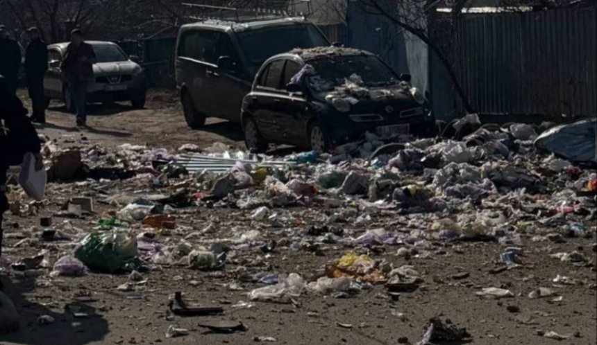 Теракт у Бучі: двоє правоохоронців поранені, пошкоджено житловий будинок