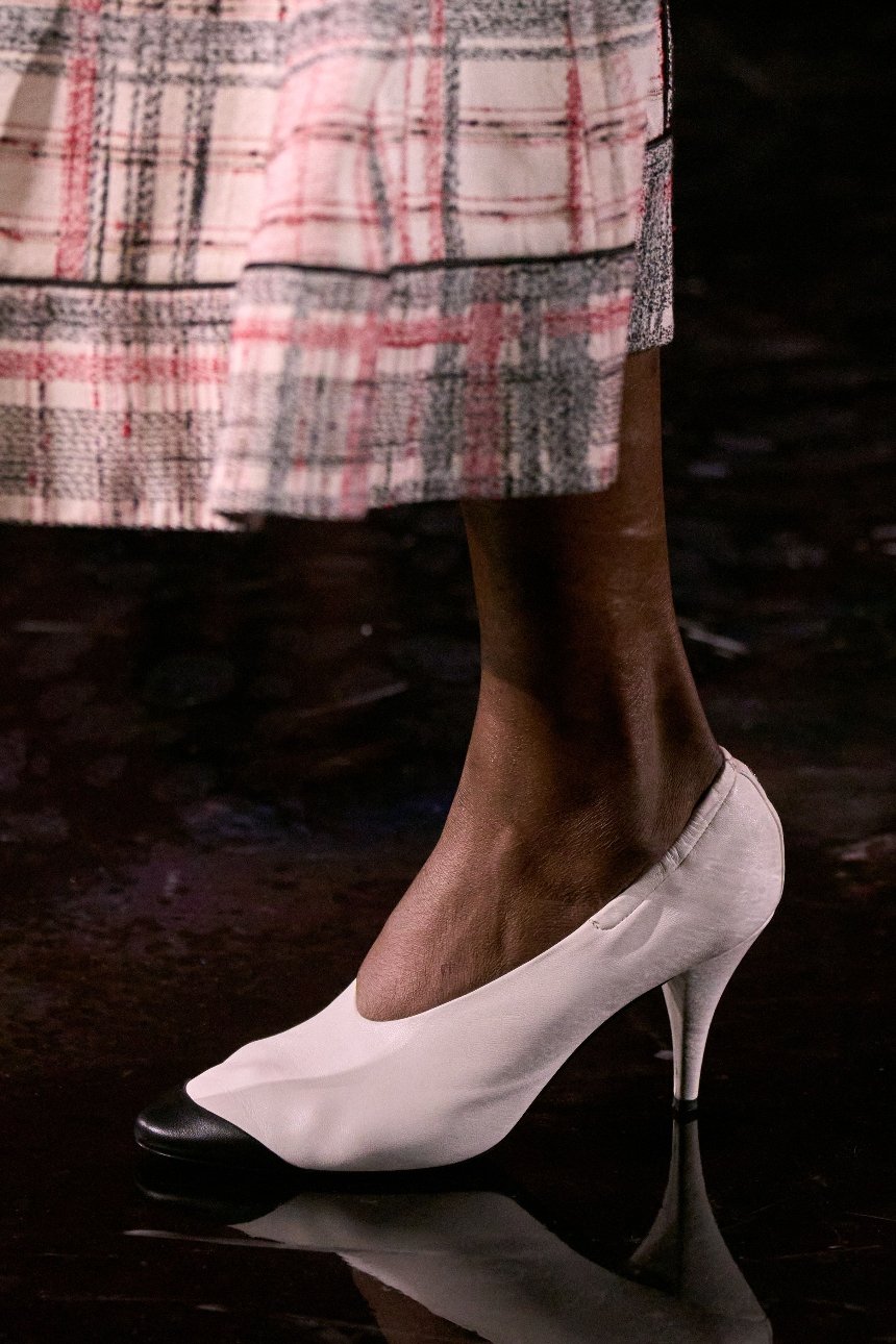 Трендове взуття для чоловіків та жінок весни 2026 року