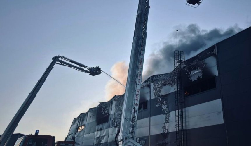 Рятувальники показали, як гасили масштабну пожежу на Київщині:&nbsp;відео