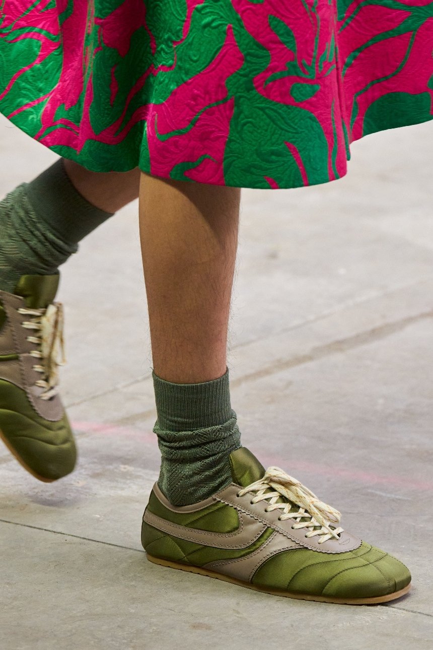 Трендове взуття для чоловіків та жінок весни 2026 року