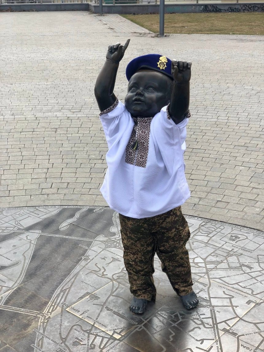 Малюків-засновників Києва вбрали у форму до Дня Нацгвардії