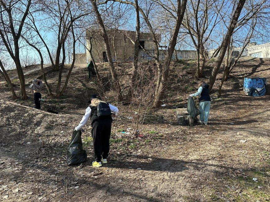 Весняне прибирання Києва