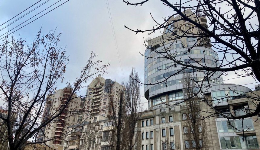 Тепло, хмарно та дощі: якою буде погода у Києві наступного тижня