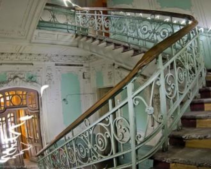 Прекрасная мерзость запустения: интерьеры заброшенных старинных домов Киева