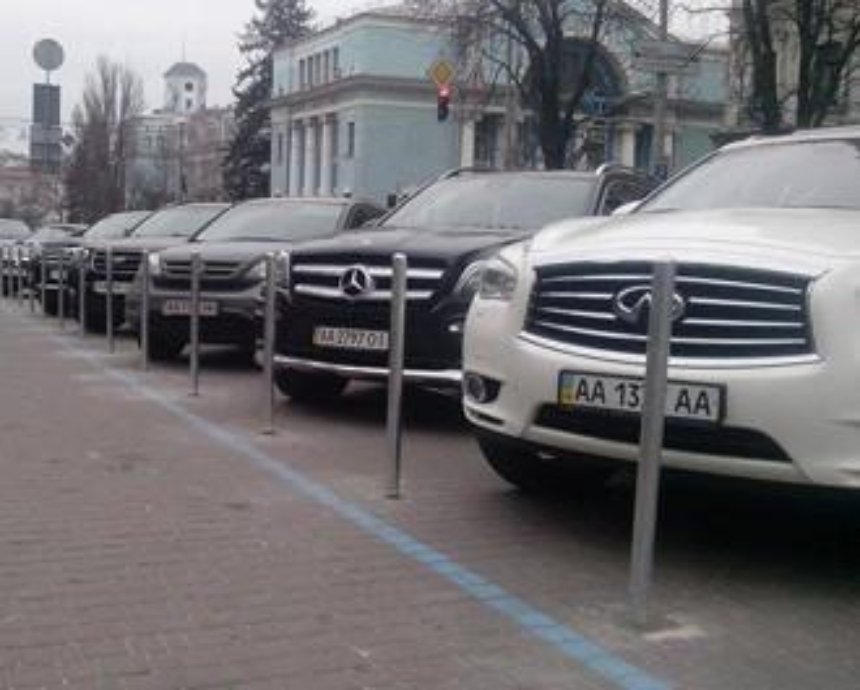 В центре Киева ограничивают проезд и парковку авто