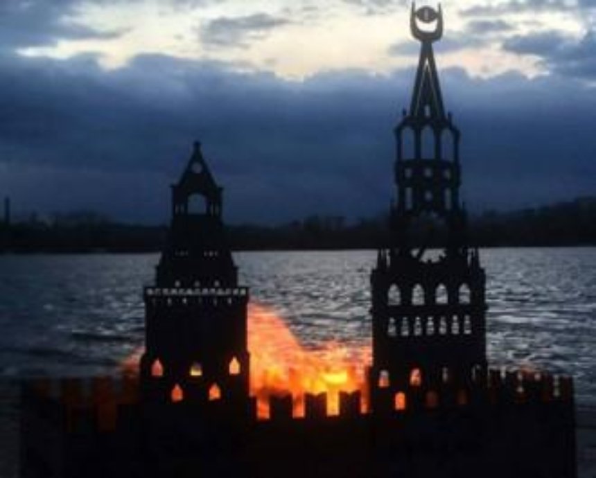 Киевлянин сделал мангал «горящий Кремль» (фото)