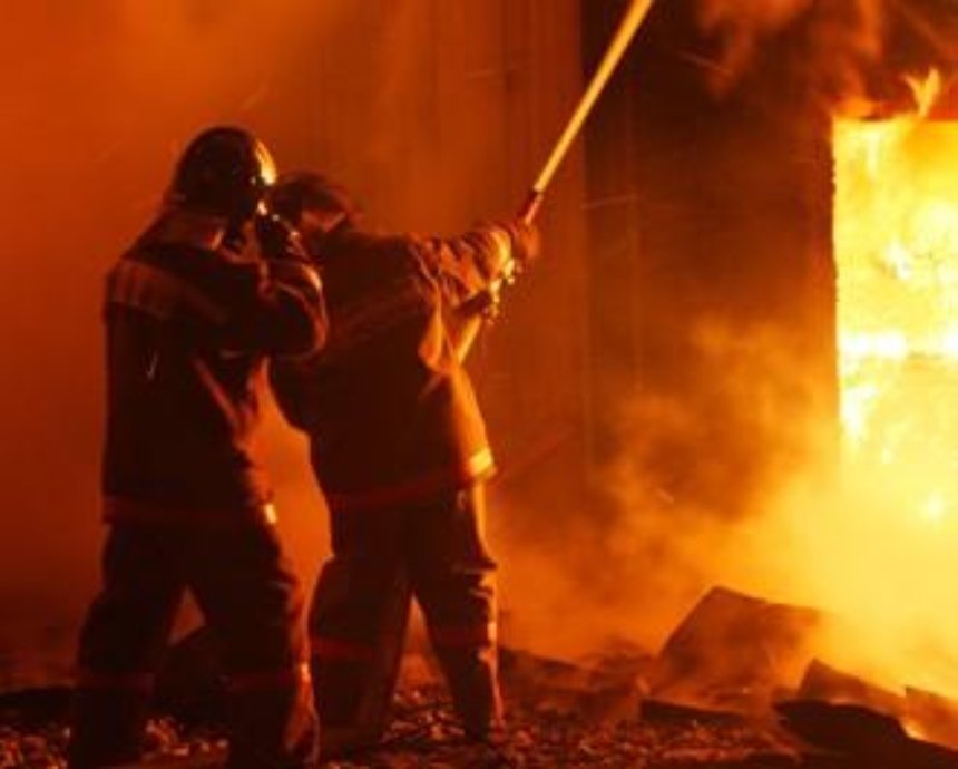 Бездомные устроили пожар в киевский жилой пятиэтажке