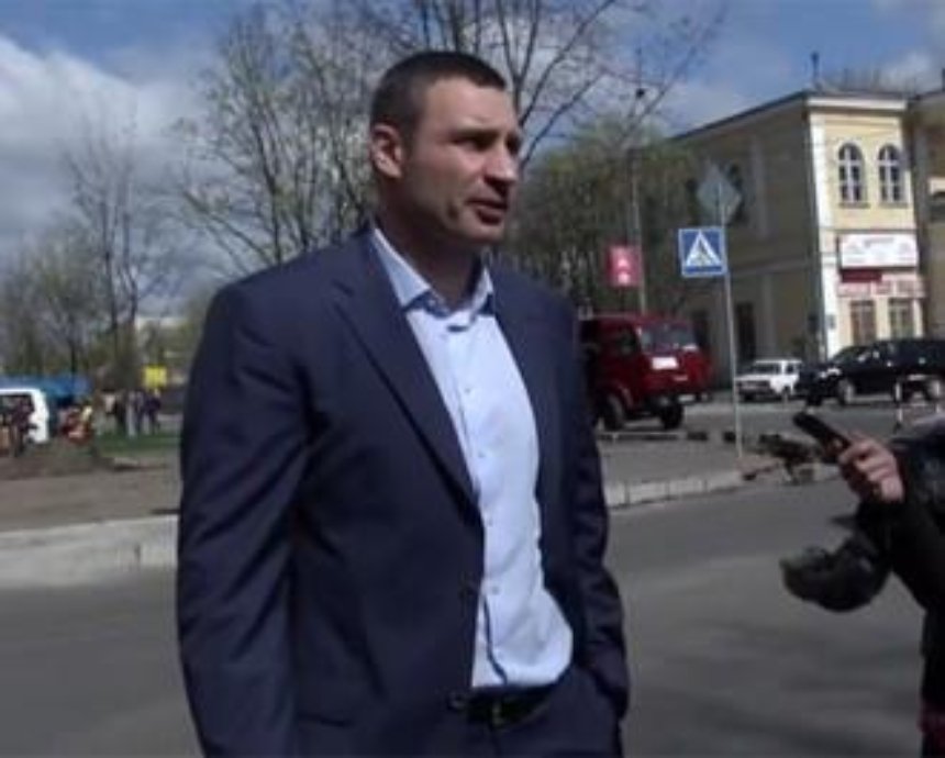 Кличко остался недоволен киевскими дорогами (видео)