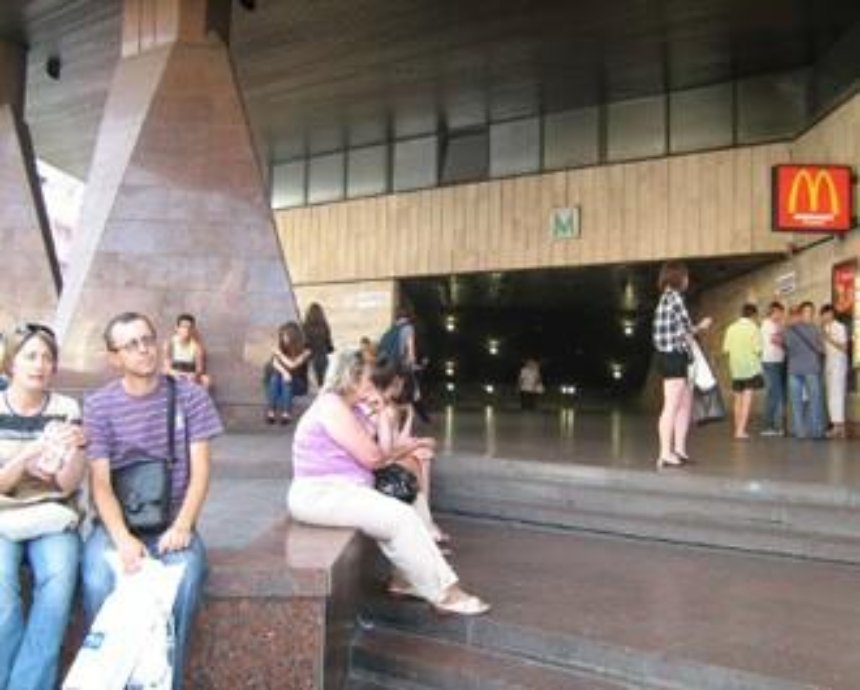Станцию метро "Площадь Льва Толстого" закрывали из-за сообщения о минировании
