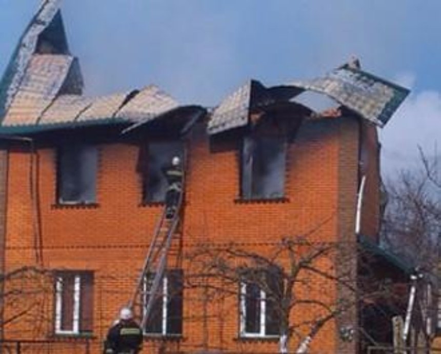 В Киеве горел большой частный дом