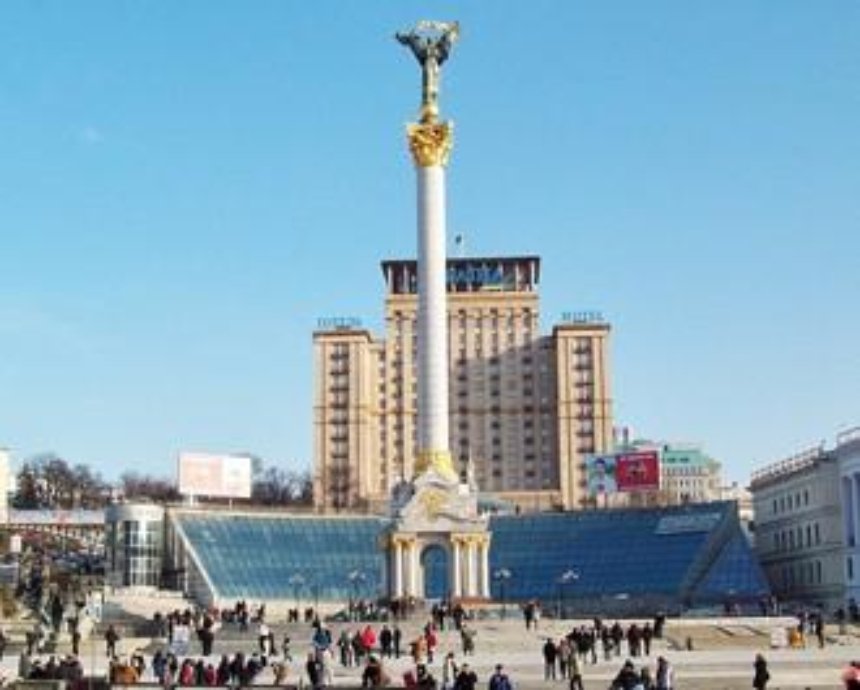 Стела на киевском Майдане разрушается: с проржавевшего памятника падают мраморные плиты