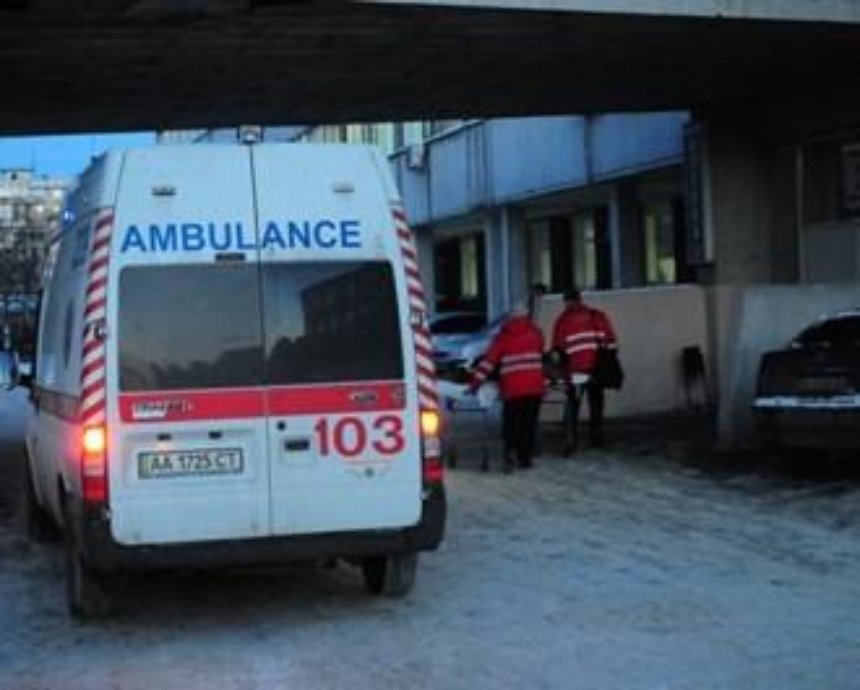 В столице врачи "скорой" требовали взятку у избитого киевлянина