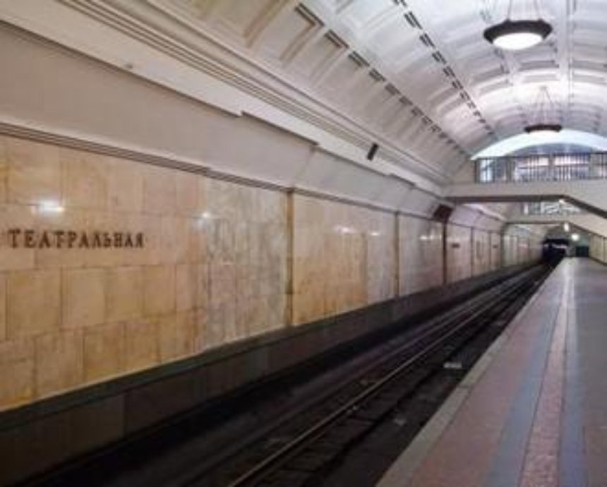 В киевском метро на рельсы упала женщина