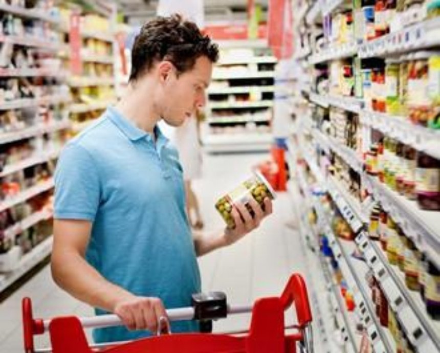 Как отличаются цены на продукты питания в столичных супермаркетах: инфографика