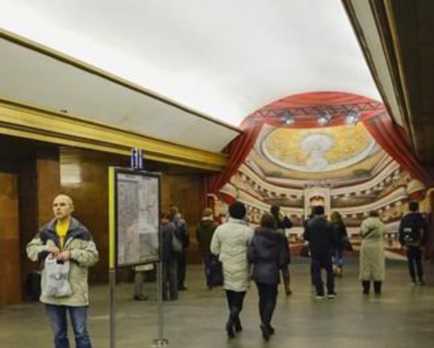 В Киеве загруженную станцию метро закрыли из-за сообщения о минировании
