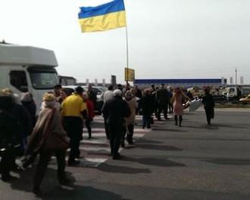 В Киеве участники митинга перекрыли Окружную дорогу