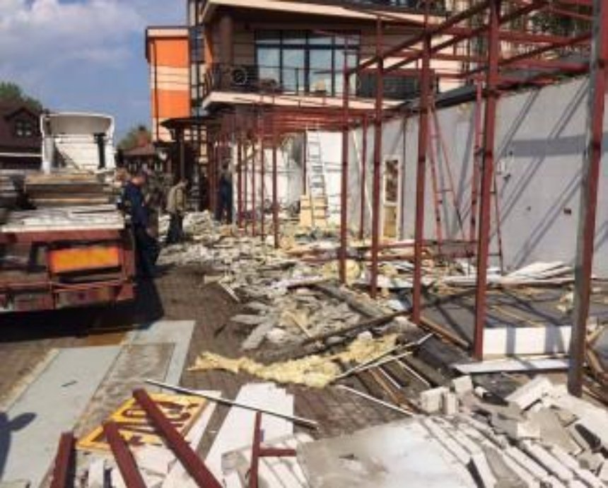 В Гидропарке начался демонтаж незаконных объектов (фото)