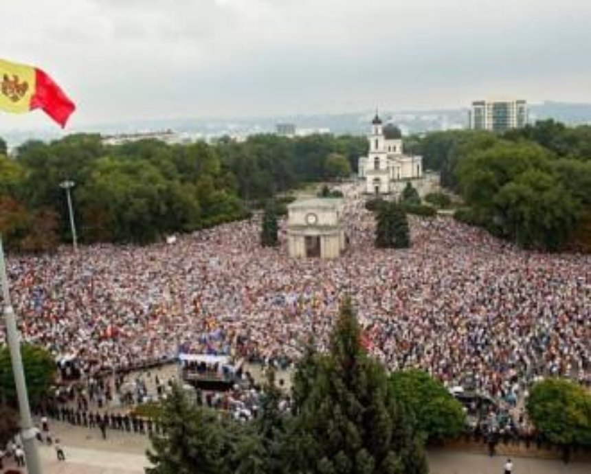 Майдан в Молдове: протестующих разгоняли запрещенным газом