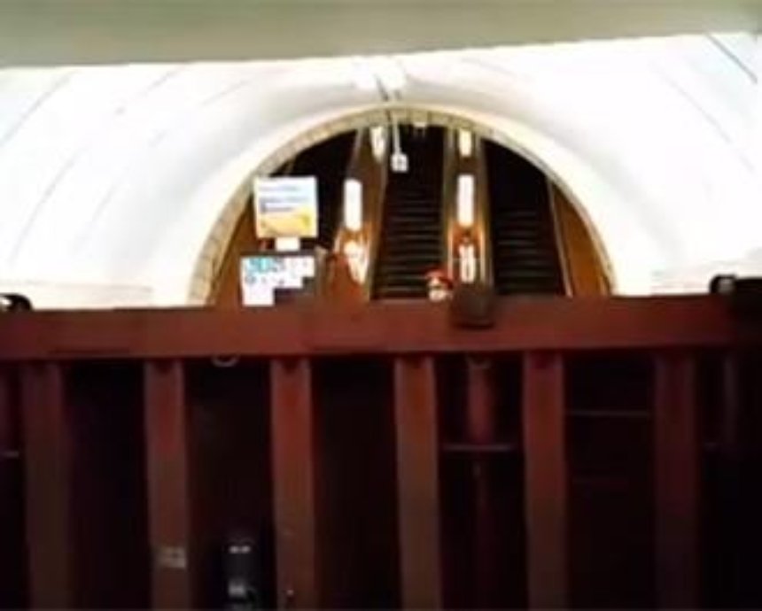В Киевском метро открыли секретные ворота (видео)