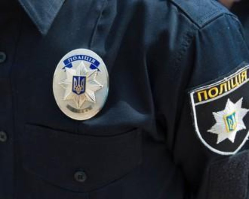 Киевский полицейский ранил хулигана, защищая напарницу