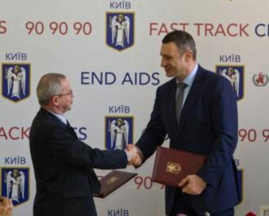 Кличко підписав Паризьку декларацію і приєднався до ініціативи мерів найвпливовіших міст світу у подоланні епідемії СНІДу
