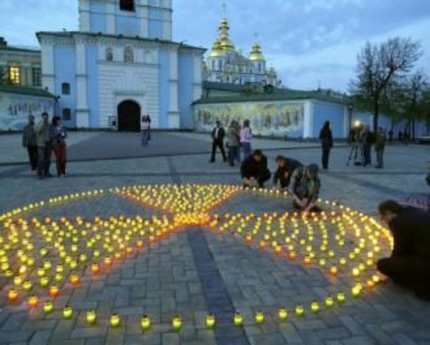 В Киеве зажгут свечи в память о Чернобыле