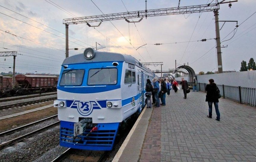 Все из-за маршруток: в "Укрзализныце" объяснили причину перекрытия железной дороги