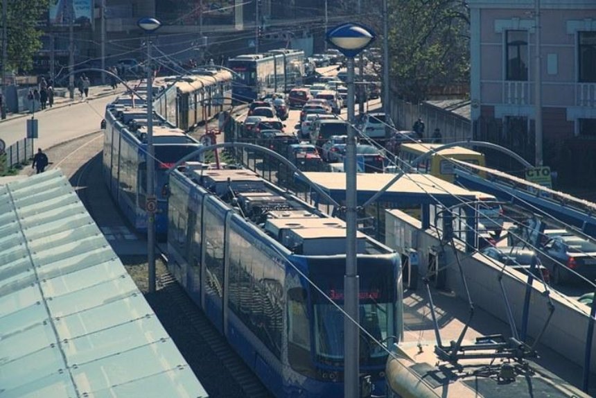 В центре Киева из-за ДТП остановились трамваи (фото) 