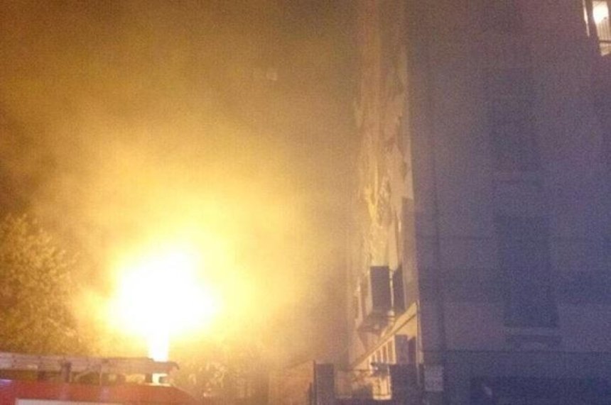 В центре Киева сгорел жилой дом (фото, видео)