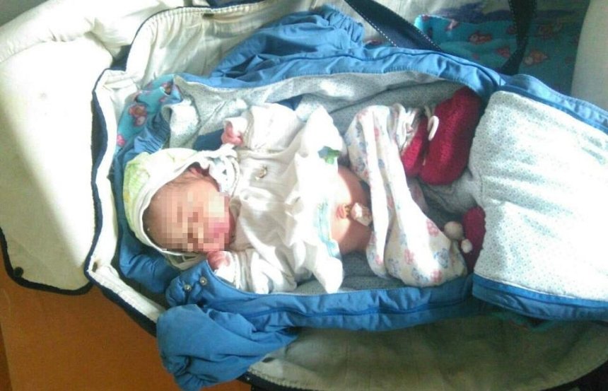 Полиция ищет горе-мать, бросившую в электричке младенца