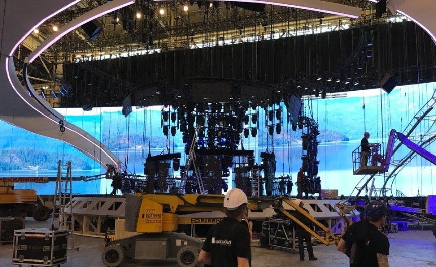 В МВЦ уже монтируют главную сцену Евровидения (фото)