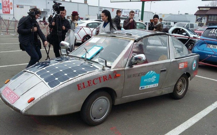 В Киеве обнаружили необычный "Запорожец" на солнечных батареях (фото)