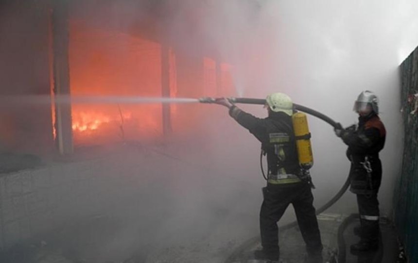 Химический пожар на Красноткацкой: киевляне бьют тревогу