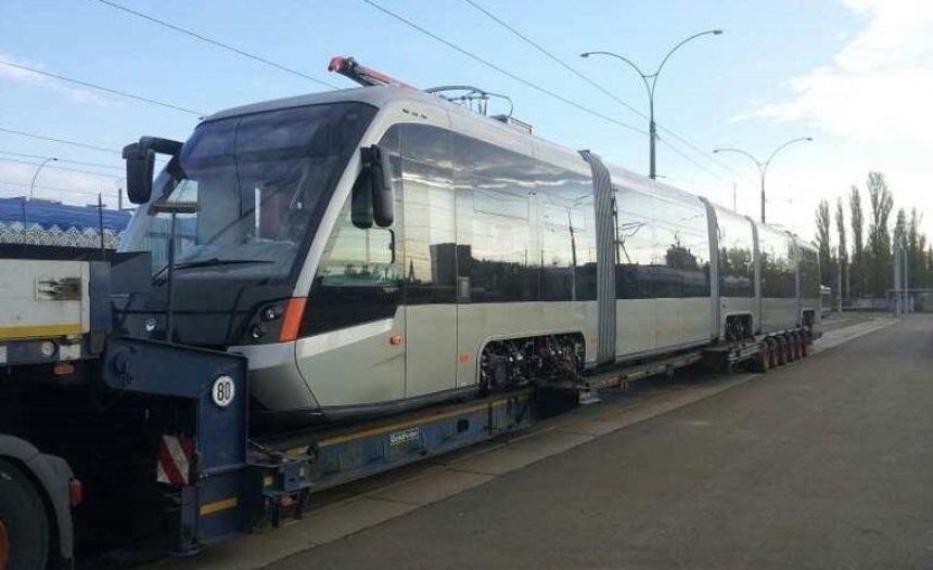 До Києва привезли новий трамвай «Електрон»
