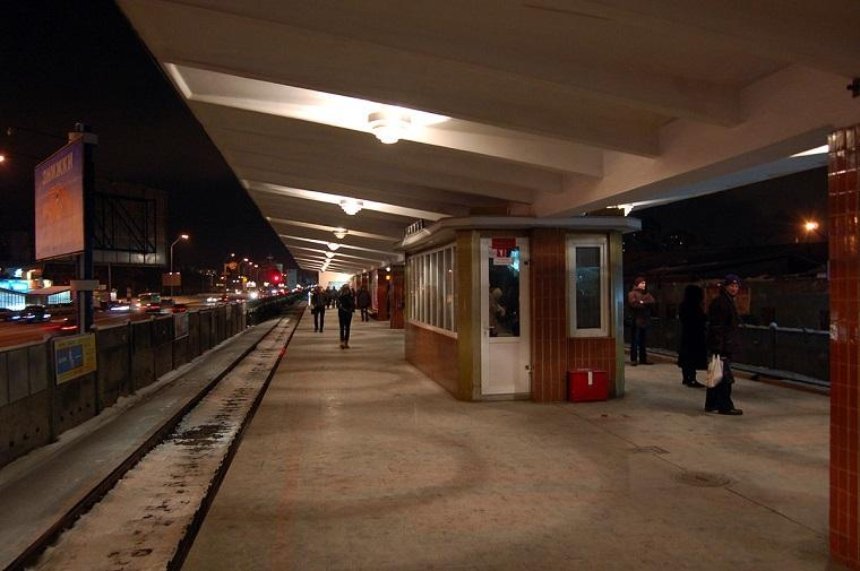 Станция метро «Дарница» закрыта на вход и выход (обновляется)