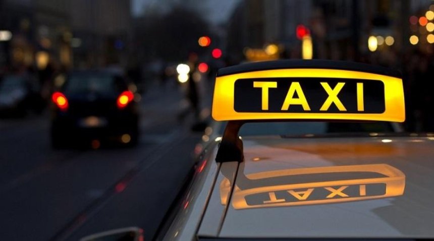 В центре Киева таксист протаранил четыре авто (видео)
