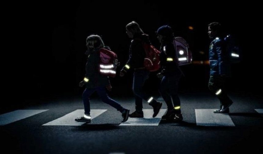  Задля власної безпеки: киян закликають «засвітитися на дорозі»