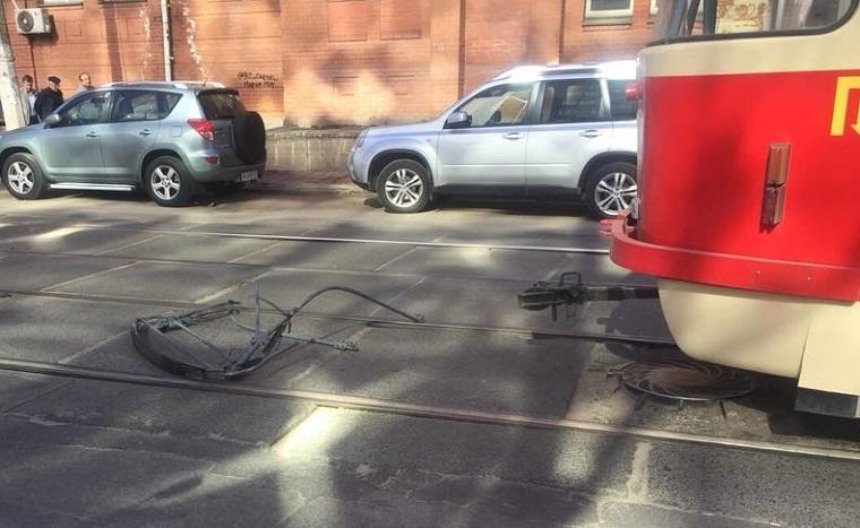 В Киеве еще один трамвай «сбросил рога» (фото)