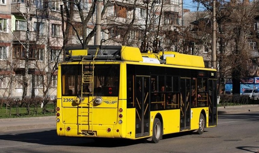Як працюватиме громадський транспорт Києва у поминальні дні (розклад)