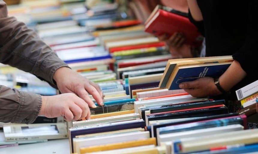 На ринку «Петрівка» продавців оштрафували за книги з Росії