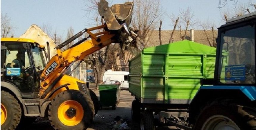 Со свалки в Днепровском районе вывезли 15 прицепов мусора 